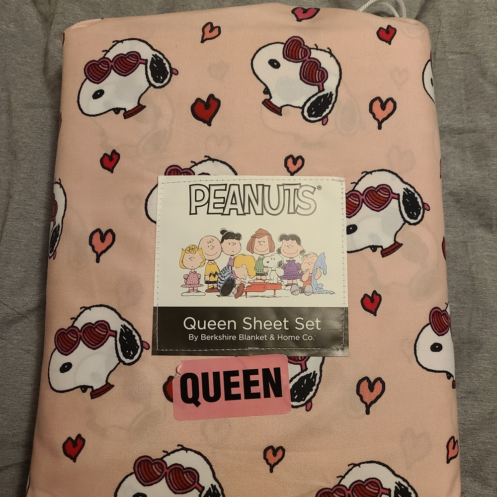 Peanuts Pink Snoopy Queen Sheet Set